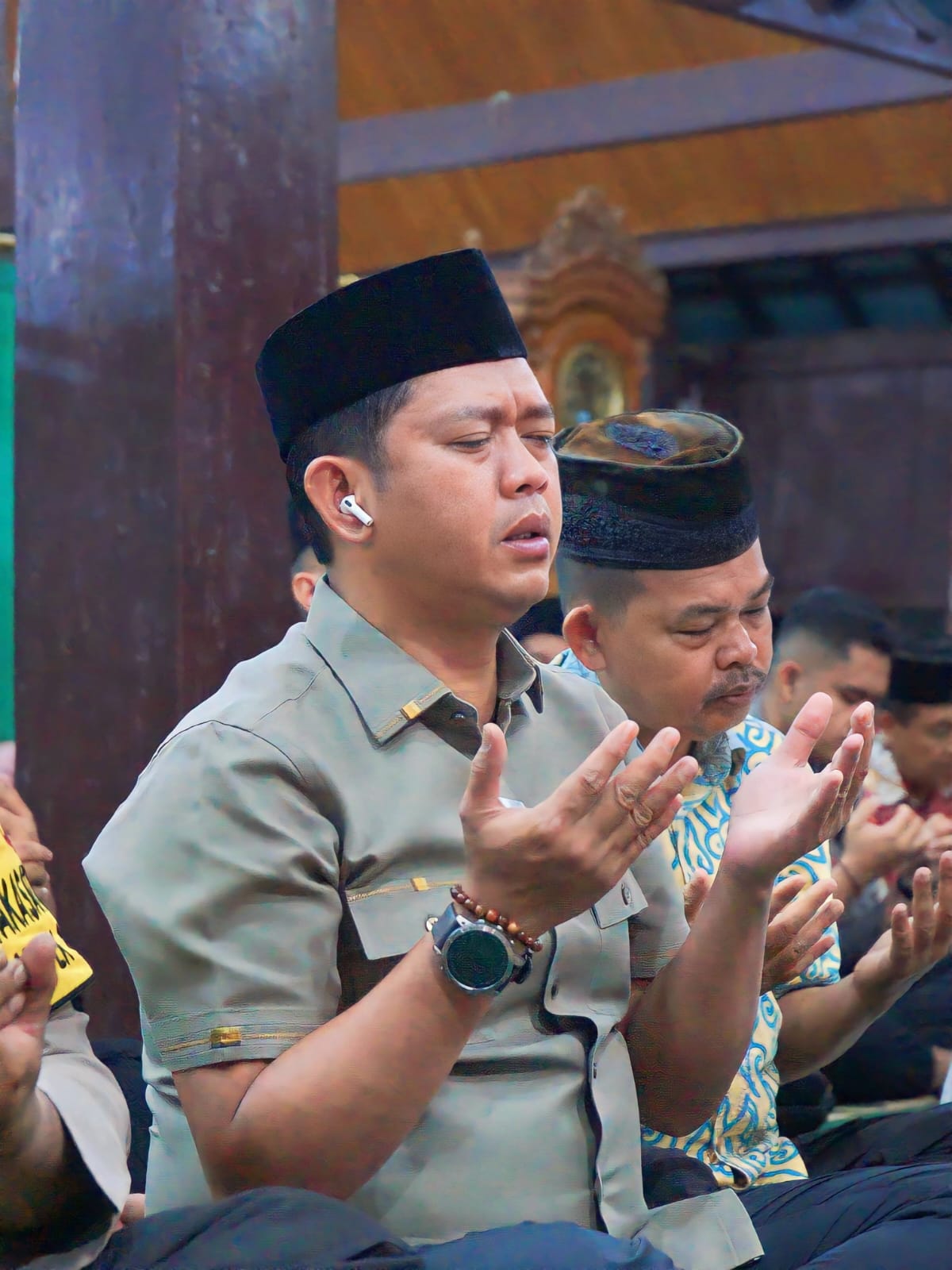 DIRRESKRIMUM POLDA RIAU DAMPINGI WAKAPOLDA RIAU SHOLAT SUBUH BERJAMAAH